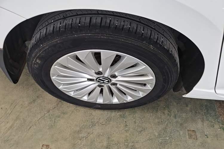 Used Volkswagen Lavida 2021 280TSI DSG Comfort Edition Right Rear Wheel Hub