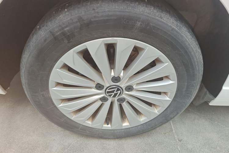 Used Volkswagen Lavida 2021 1.5L Automatic Comfort Edition Right Rear Wheel Hub
