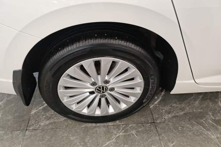 Used Volkswagen Lavida 2021 1.5L Automatic Comfort Edition Right Rear Wheel Hub