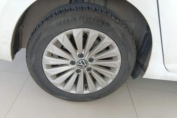 Used Volkswagen Lavida 2021 1.5L Automatic Comfort Edition Right Rear Wheel Hub