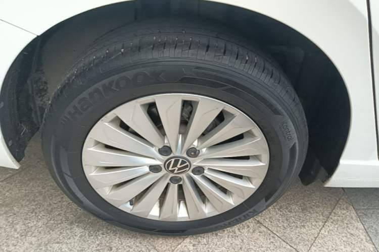 Used Volkswagen Lavida 2021 1.5L Automatic Comfort Edition Right Rear Wheel Hub