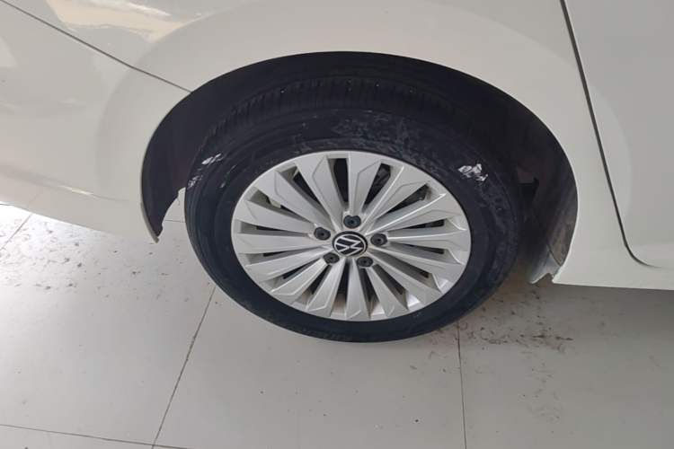Used Volkswagen Lavida 2021 1.5L Automatic Comfort Edition Right Rear Wheel Hub