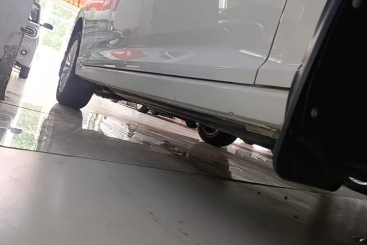 Used Volkswagen Lavida 2021 1.5L Automatic Vision Edition Right Side Sill