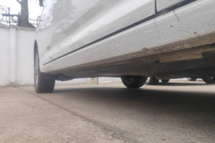Used Volkswagen Lavida 2021 280TSI DSG Comfort Edition Right Side Sill