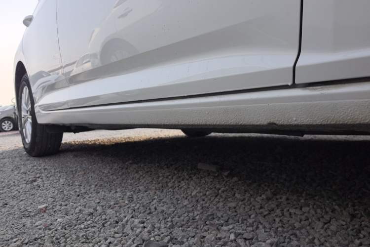 Used Volkswagen Lavida 2021 1.5L Automatic Fashion Edition Right Side Sill