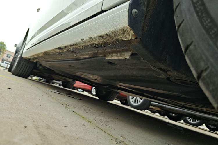 Used Volkswagen Lavida 2021 1.5L Automatic Comfort Edition Right Side Sill