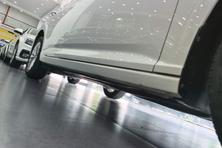 Used Volkswagen Lavida 2021 280TSI DSG Comfort Edition Right Side Sill
