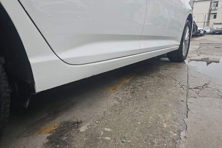Used Volkswagen Lavida 2021 1.5L Automatic Comfort Edition Right Side Sill