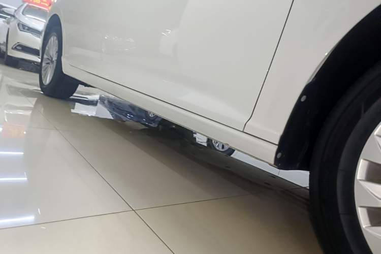Used Volkswagen Lavida 2021 280TSI DSG Comfort Edition Right Side Sill