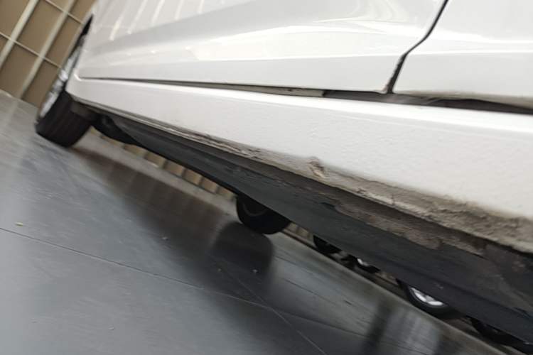 Used Volkswagen Lavida 2021 280TSI DSG Comfort Edition Right Side Sill