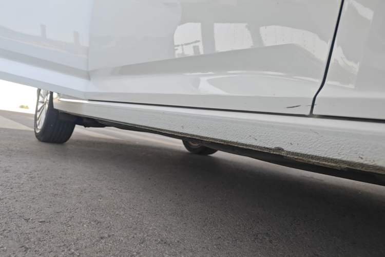 Used Volkswagen Lavida 2021 1.5L Automatic Vision Edition Right Side Sill