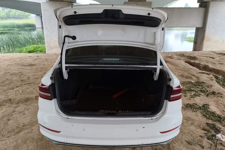 Used Volkswagen Lavida 2021 1.5L Automatic Vision Edition Trunk