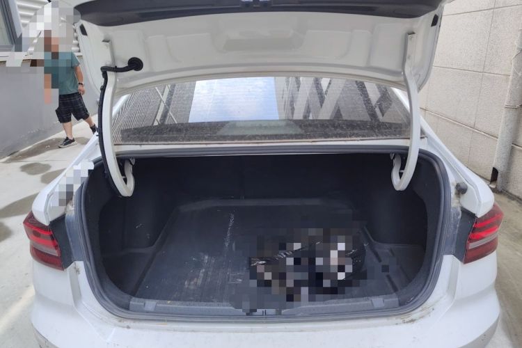 Used Volkswagen Lavida 2021 1.5L Automatic Fashion Edition Trunk