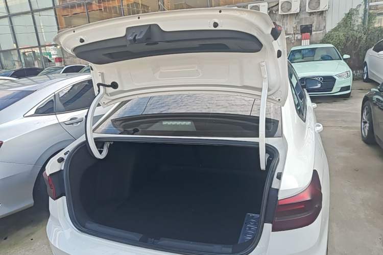 Used Volkswagen Lavida 2021 1.5L Automatic Vision Edition Trunk