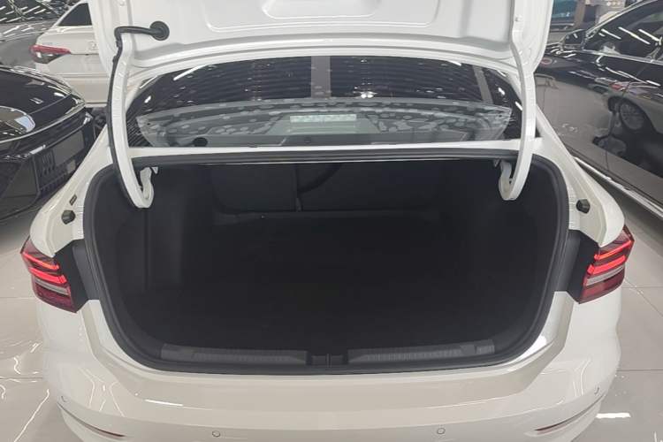Used Volkswagen Lavida 2021 1.5L Automatic Comfort Edition Trunk