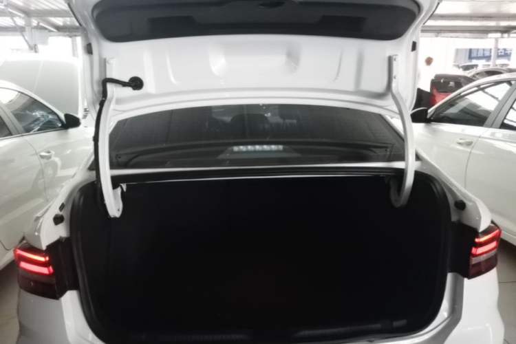 Used Volkswagen Lavida 2021 1.5L Automatic Fashion Edition Trunk
