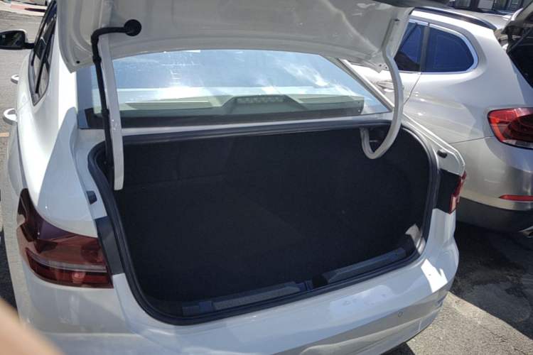 Used Volkswagen Lavida 2021 1.5L Automatic Fashion Edition Trunk