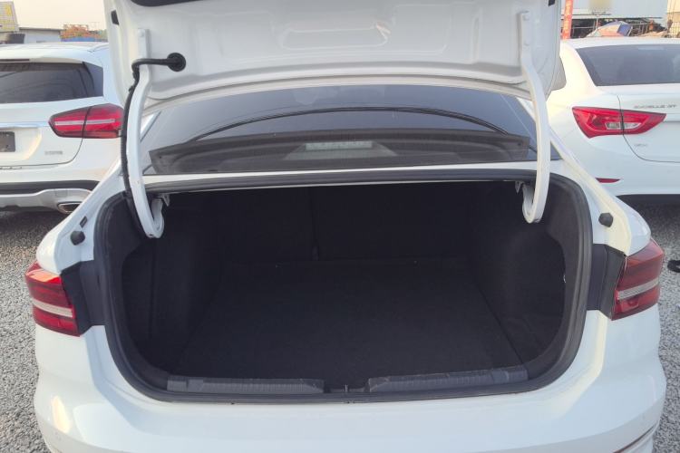 Used Volkswagen Lavida 2021 1.5L Automatic Fashion Edition Trunk