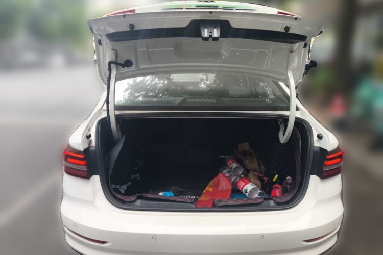 Used Volkswagen Lavida 2021 1.5L Automatic Fashion Edition Trunk