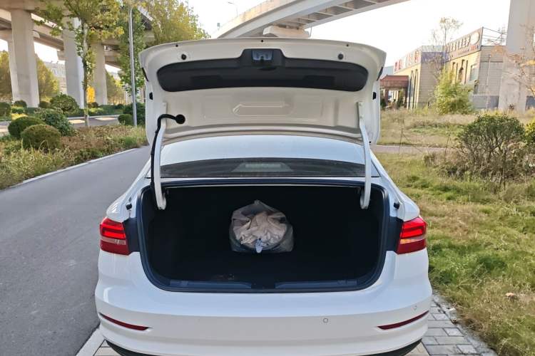 Used Volkswagen Lavida 2021 1.5L Automatic Fashion Edition Trunk