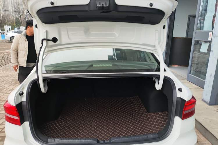 Used Volkswagen Lavida 2021 1.5L Automatic Comfort Edition Trunk