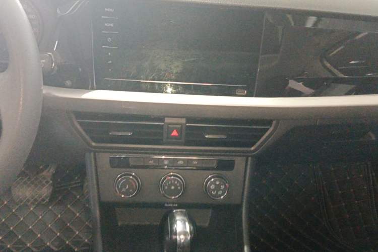 Used Volkswagen Lavida 2021 1.5L Automatic Vision Edition Audio And AC Panel
