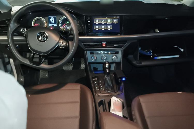 Used Volkswagen Lavida 2021 1.5L Automatic Fashion Edition Center Console