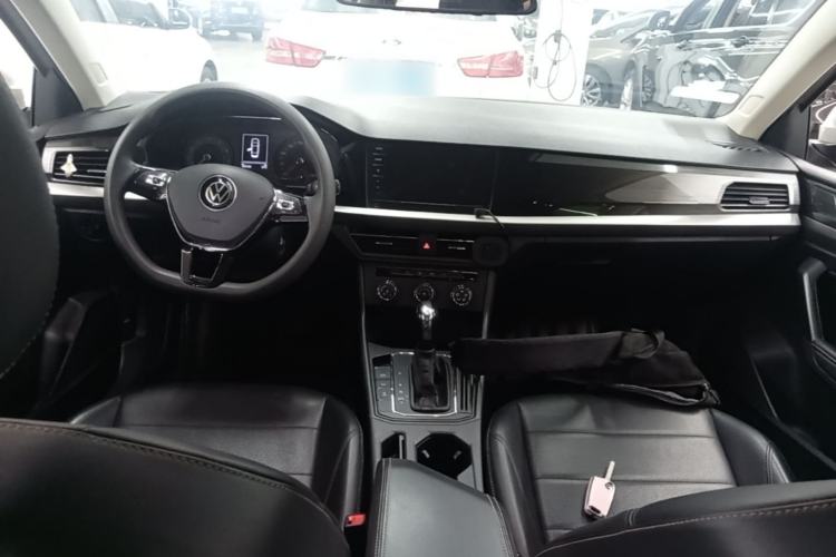 Used Volkswagen Lavida 2021 1.5L Automatic Comfort Edition Center Console