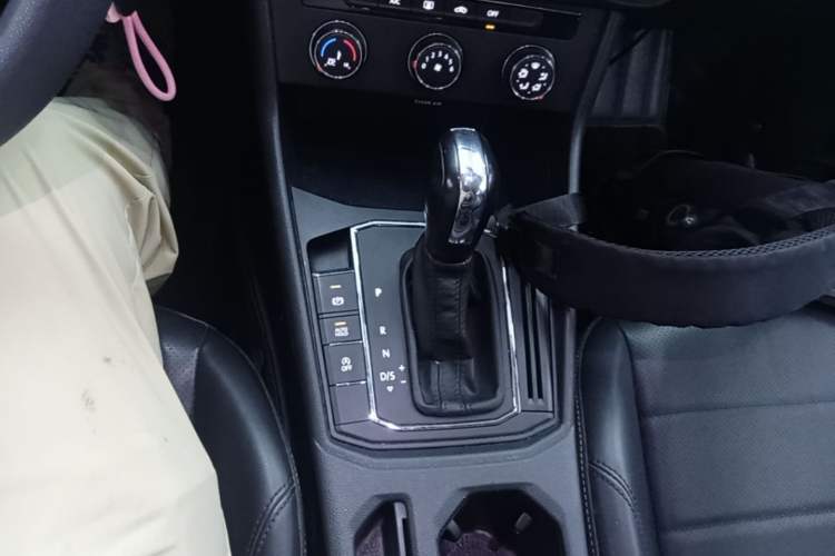 Used Volkswagen Lavida 2021 1.5L Automatic Comfort Edition Gear Lever