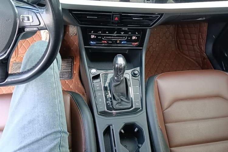 Used Volkswagen Lavida 2021 280TSI DSG Luxury Edition Gear Lever