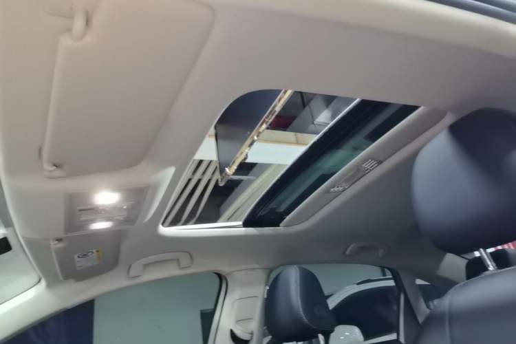 Used Volkswagen Lavida 2021 1.5L Automatic Comfort Edition Headliner