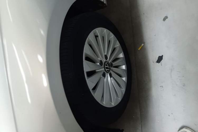 Used Volkswagen Lavida 2021 1.5L Automatic Comfort Edition Left Front Wheel Hub