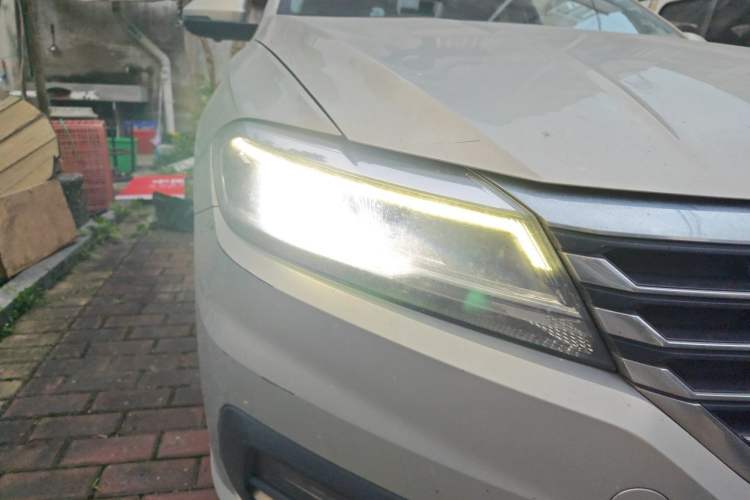 Used Volkswagen Lavida 2021 1.5L Automatic Comfort Edition Right Front Headlight