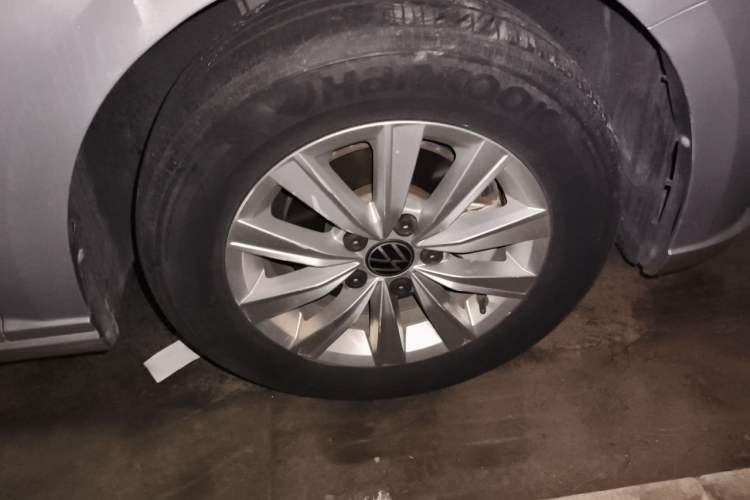 Used Volkswagen Lavida 2021 1.5L Automatic Fashion Edition Right Front Wheel Hub