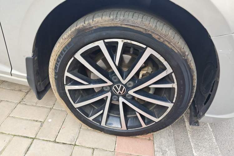 Used Volkswagen Lavida 2021 280TSI DSG Luxury Edition Right Front Wheel Hub
