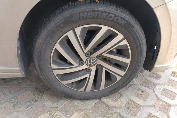 Used Volkswagen Lavida 2021 280TSI DSG Luxury Edition Right Front Wheel Hub