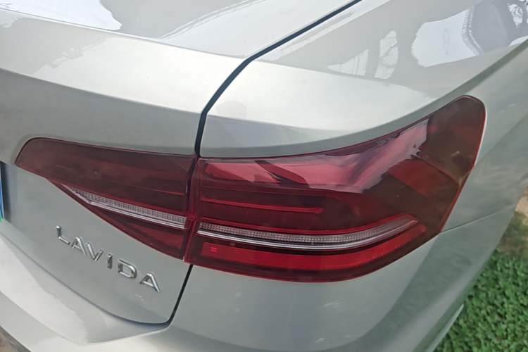 Used Volkswagen Lavida 2021 1.5L Automatic Comfort Edition Right Rear Taillight