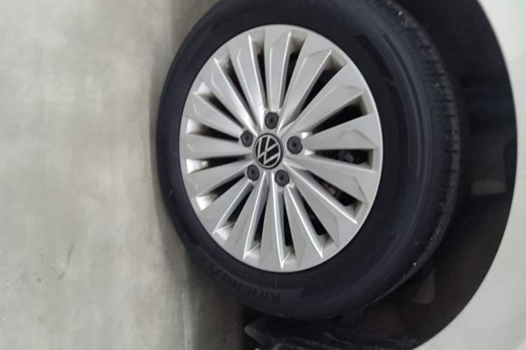 Used Volkswagen Lavida 2021 1.5L Automatic Comfort Edition Right Rear Wheel Hub