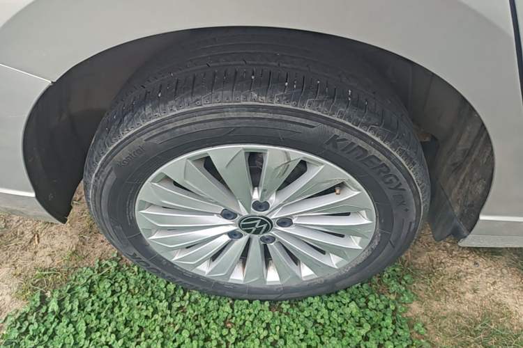 Used Volkswagen Lavida 2021 1.5L Automatic Comfort Edition Right Rear Wheel Hub