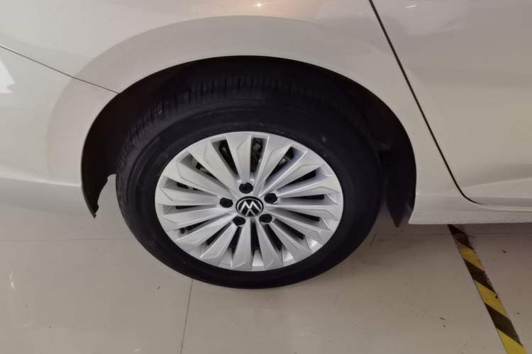 Used Volkswagen Lavida 2021 1.5L Automatic Comfort Edition Right Rear Wheel Hub