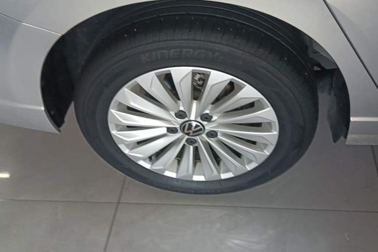 Used Volkswagen Lavida 2021 1.5L Automatic Vision Edition Right Rear Wheel Hub