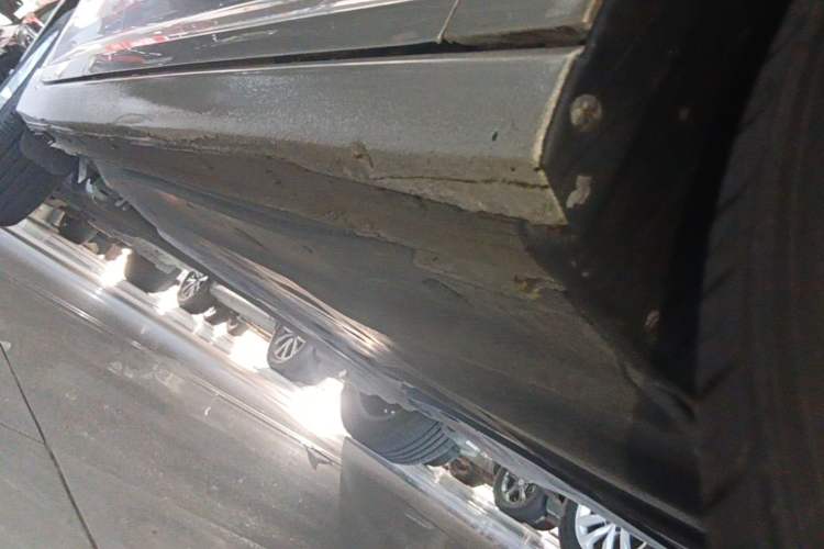 Used Volkswagen Lavida 2021 1.5L Automatic Vision Edition Right Side Sill