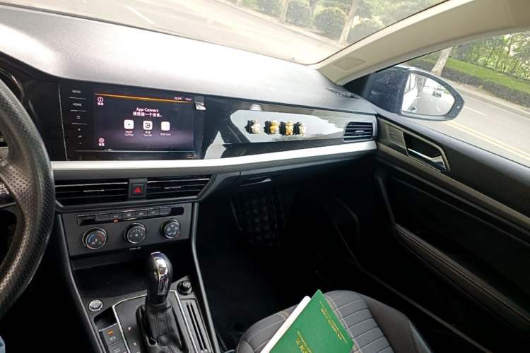 Used Volkswagen Lavida 2022 280TSI DSG Comfort Edition Audio And AC Panel