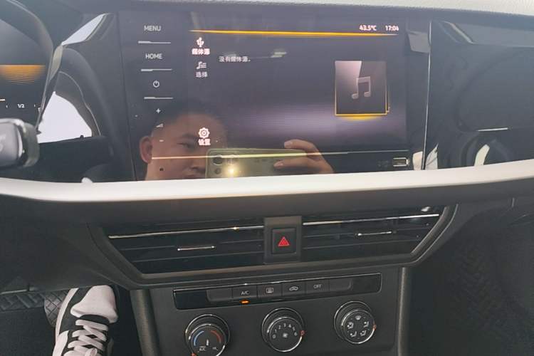 Used Volkswagen Lavida 2022 280TSI DSG Comfort Edition Audio And AC Panel