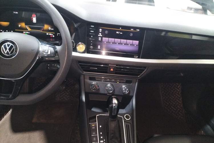 Used Volkswagen Lavida 2022 1.5L Automatic Comfort Edition Audio And AC Panel