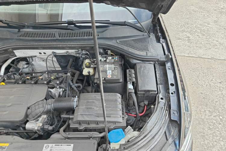 Used Volkswagen Lavida 2022 1.5L Automatic Comfort Edition Engine Bay Left