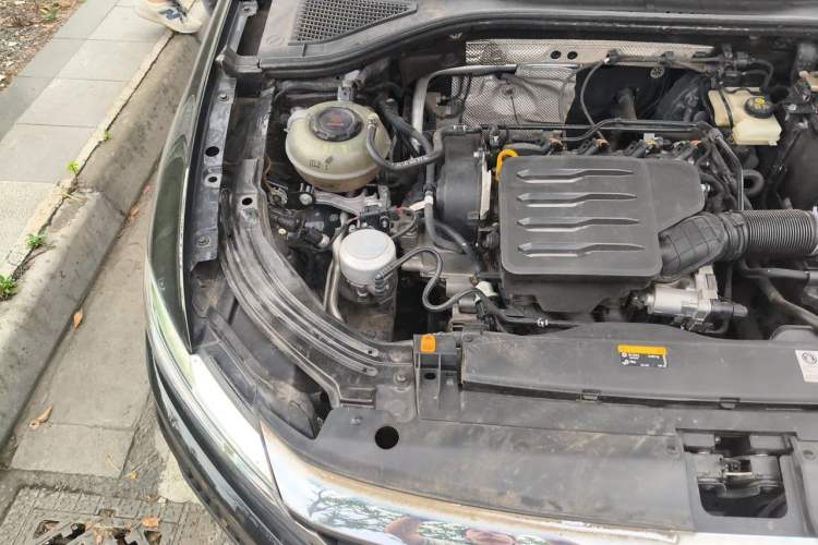 Used Volkswagen Lavida 2022 1.5L Automatic Comfort Edition Engine Bay Right