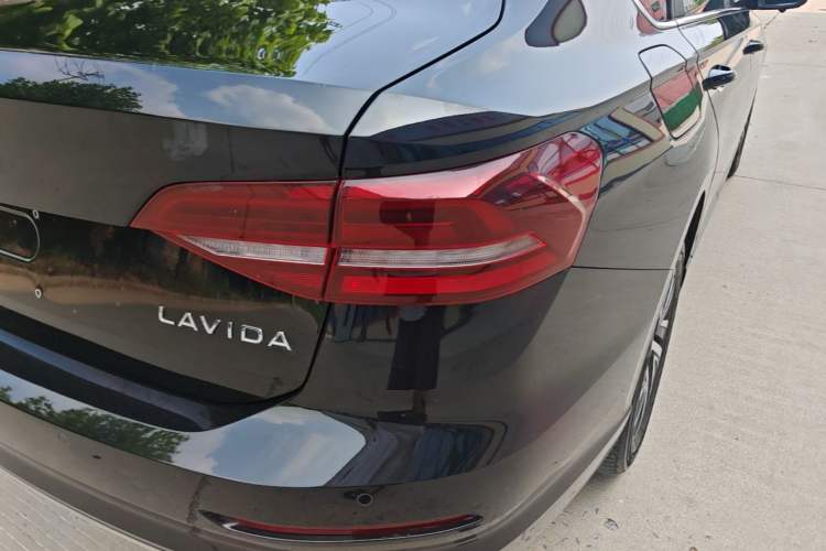 Used Volkswagen Lavida 2022 1.5L Automatic Comfort Edition Exterior 3