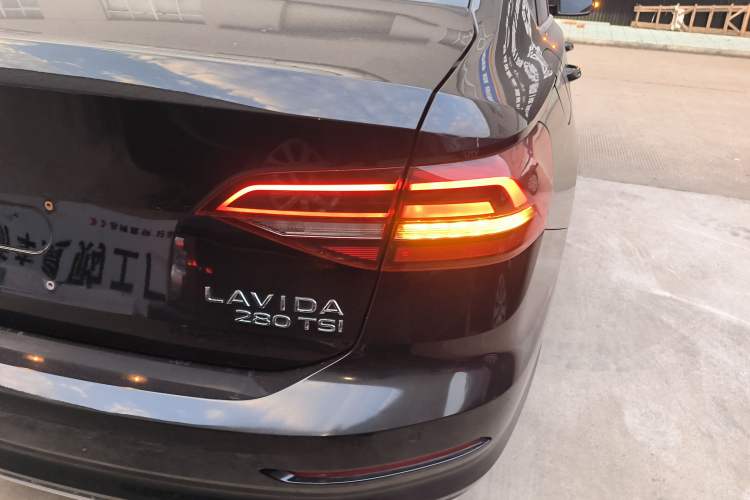 Used Volkswagen Lavida 2022 280TSI DSG Comfort Edition Exterior 6