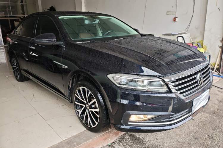 Used Volkswagen Lavida 2022 280TSI DSG Luxury Edition Front Right 45 Deg